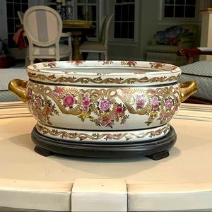 Beautiful 16” Foot Bath with stand.